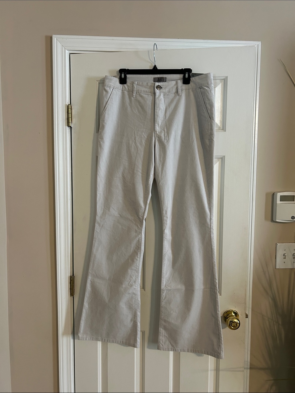 Kut from the Kloth High Rise Ana Flare Jeans Ecru Sz 14 NWT